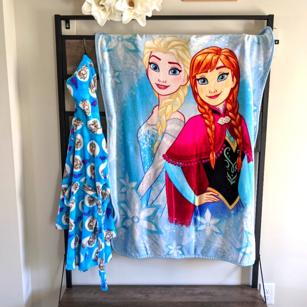 Girls Frozen Robe and Blanket set